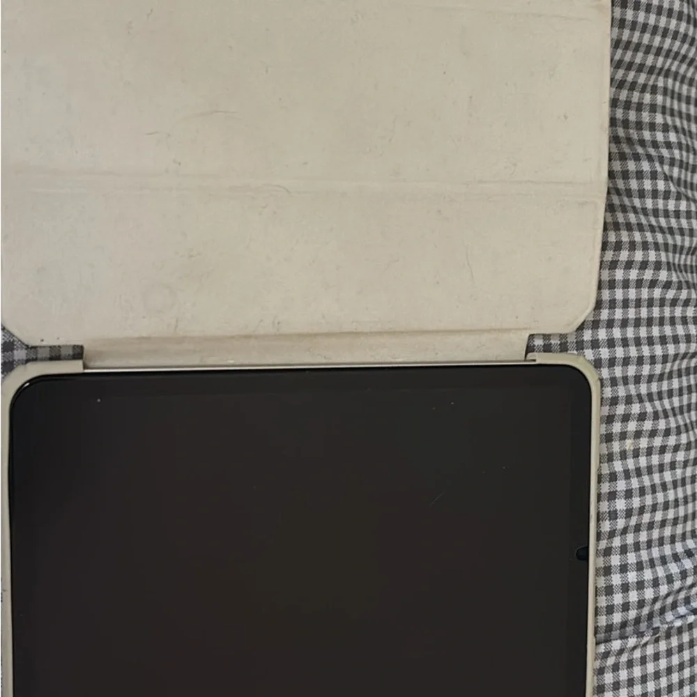 Apple IPad 2022 Litteraly never used just don’t have the box